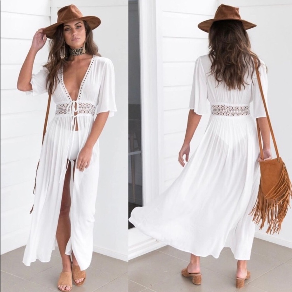 Beautiful white flowy kimono/coverup
